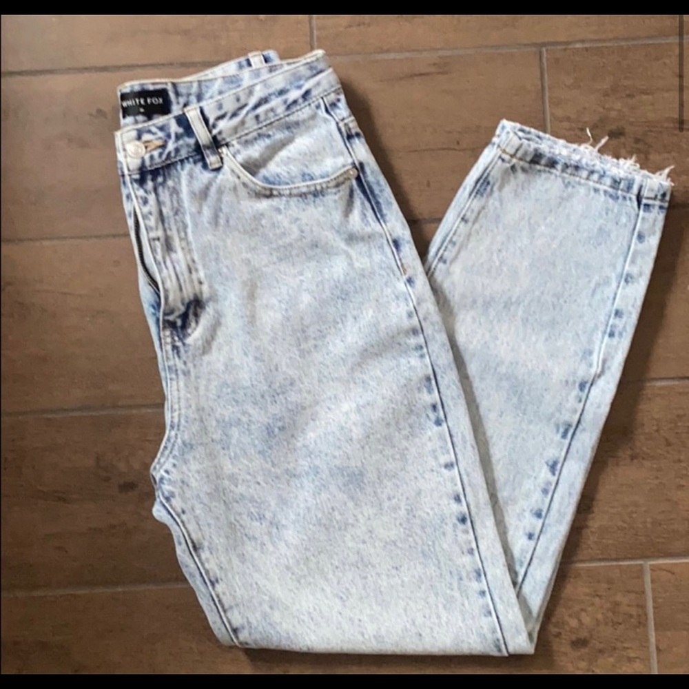 2 HR FLASH SALE Like Duh White Fox jeans!